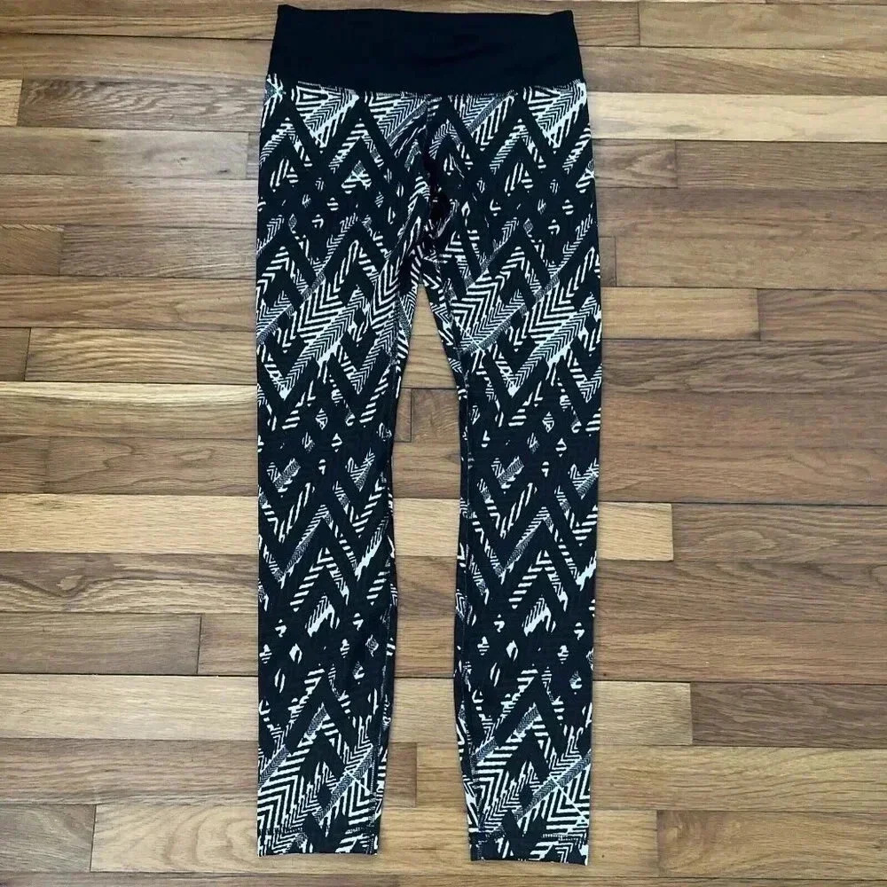 Satva Chaq Womens Legging High-Waisted Black White Tribal Print Yoga Size S - Picture 2 of 7